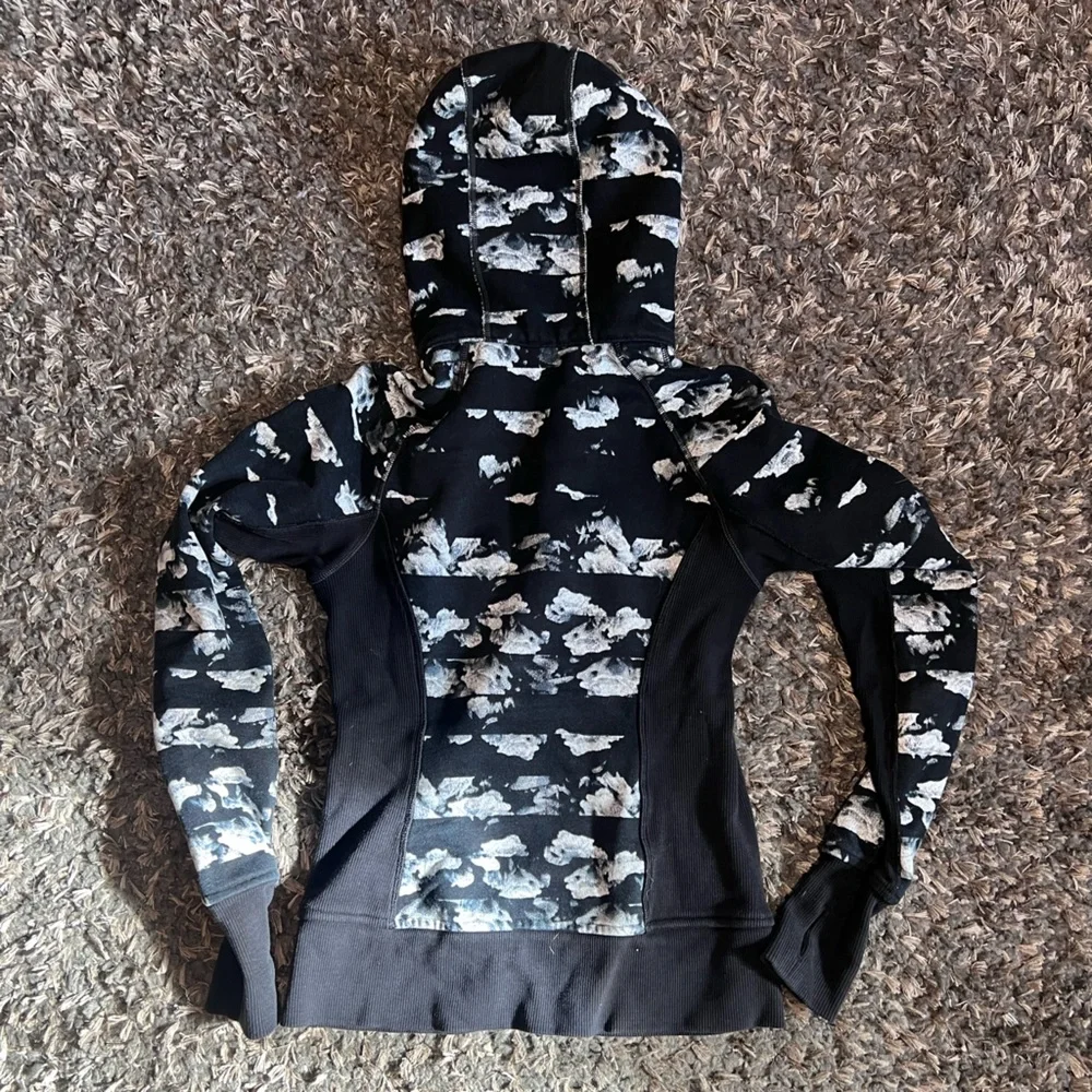 LULULEMON Scuba Full Zip - Picture 4 of 9